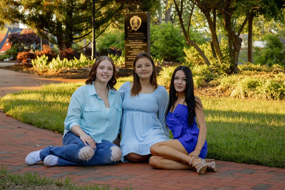 Eastern North Carolina Portrait Photographer specializing in solos, families, milestones, and mini sessions with true-to-life color.