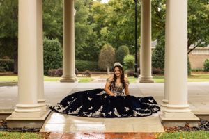 Eastern North Carolina Portrait Photographer specializing in solos, families, milestones, and mini sessions with true-to-life color.