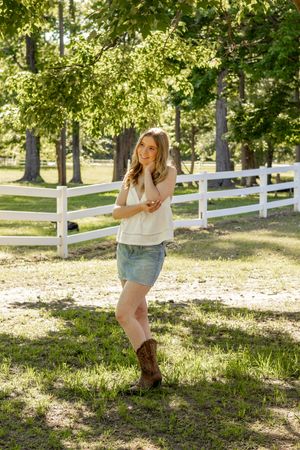 Eastern North Carolina Portrait Photographer specializing in solos, families, milestones, and mini sessions with true-to-life color.