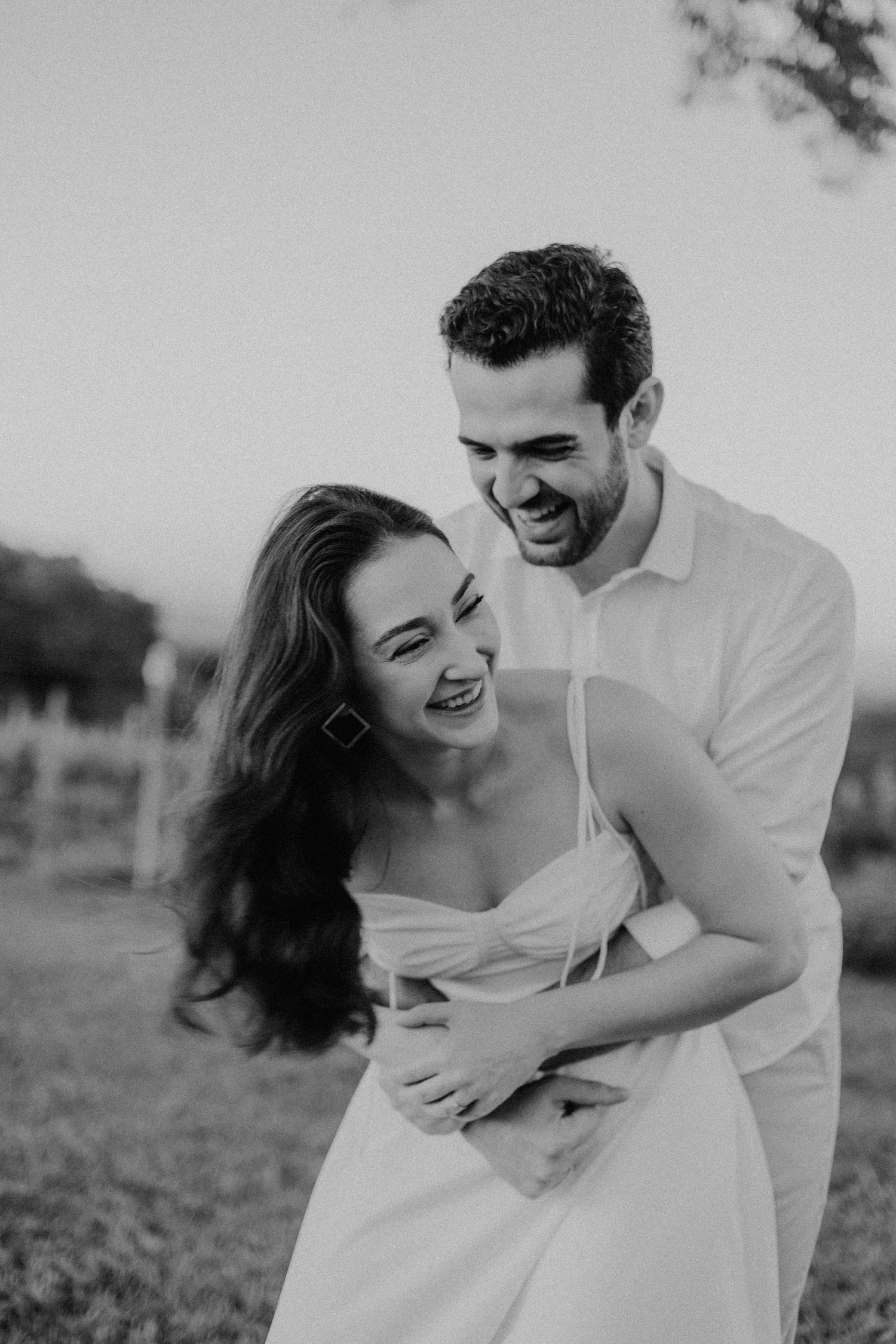 Casal em um ensaio fotografico sorrindo por Ever Two Fotografia