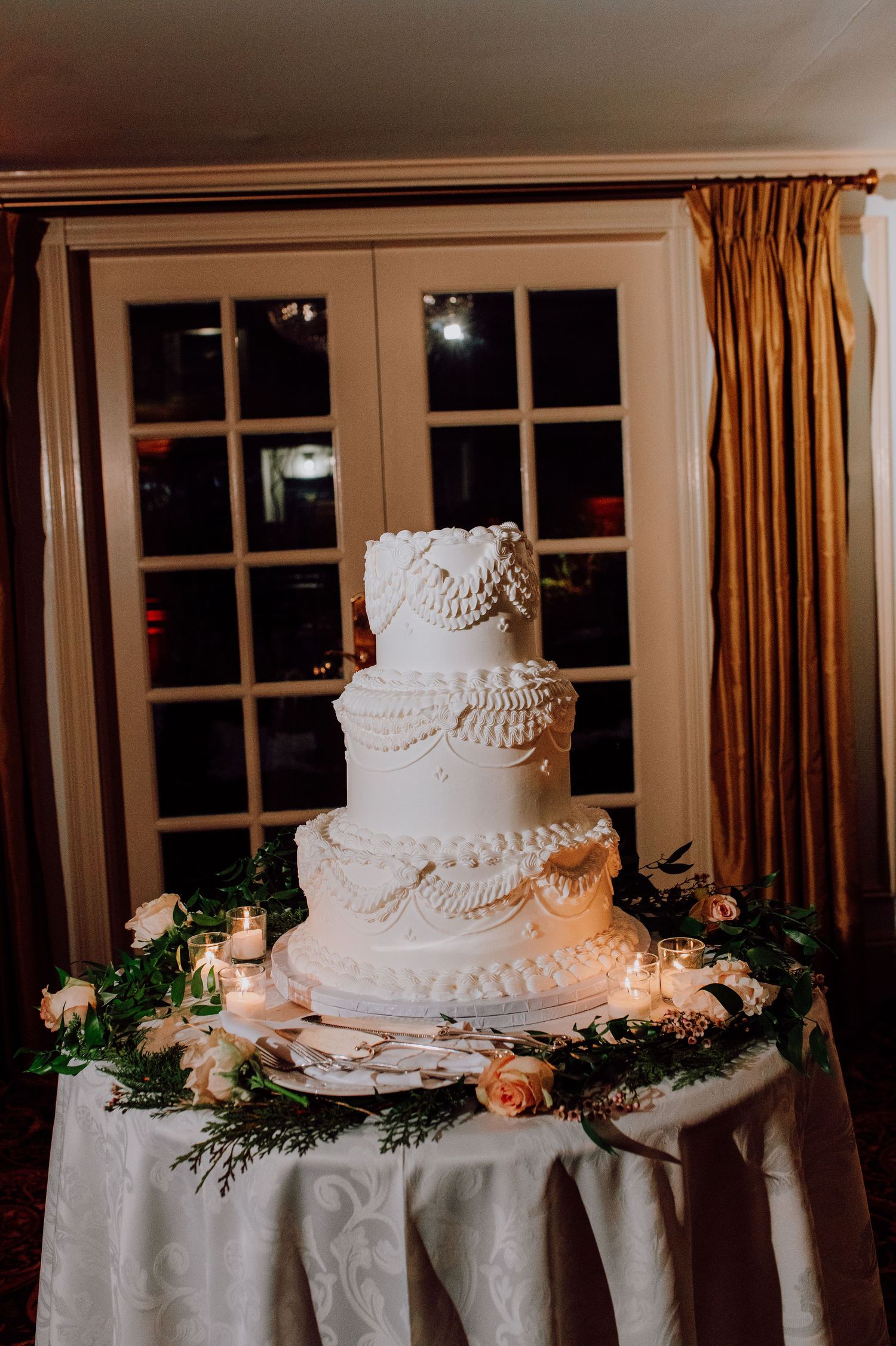 Romantic winter wedding at Olde Mill Inn in Basking Ridge, NJ. See timeless wedding photos and get inspiration for your New Jersey wedding.