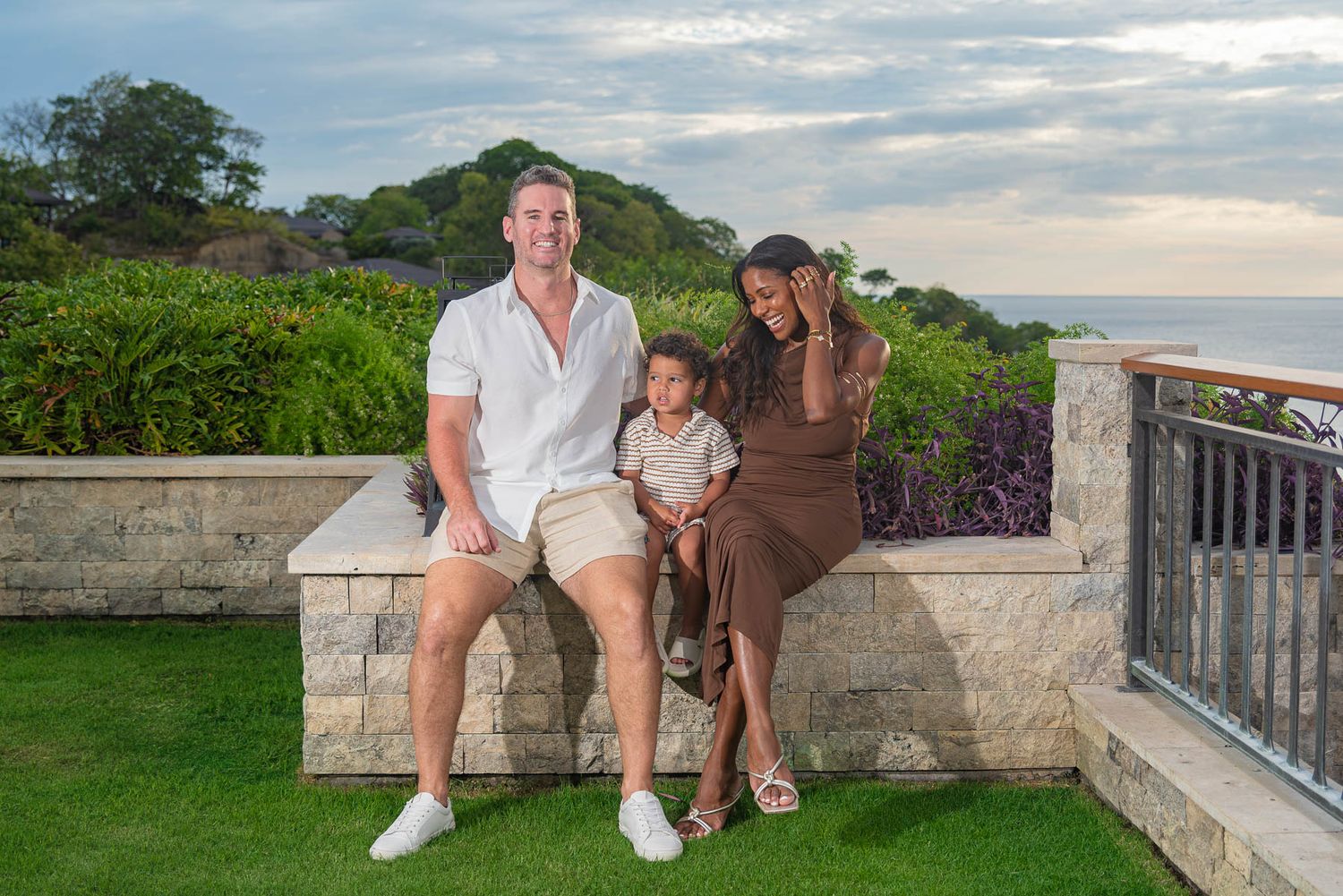 family gilrs photo session in playa hermosa, guanascaste