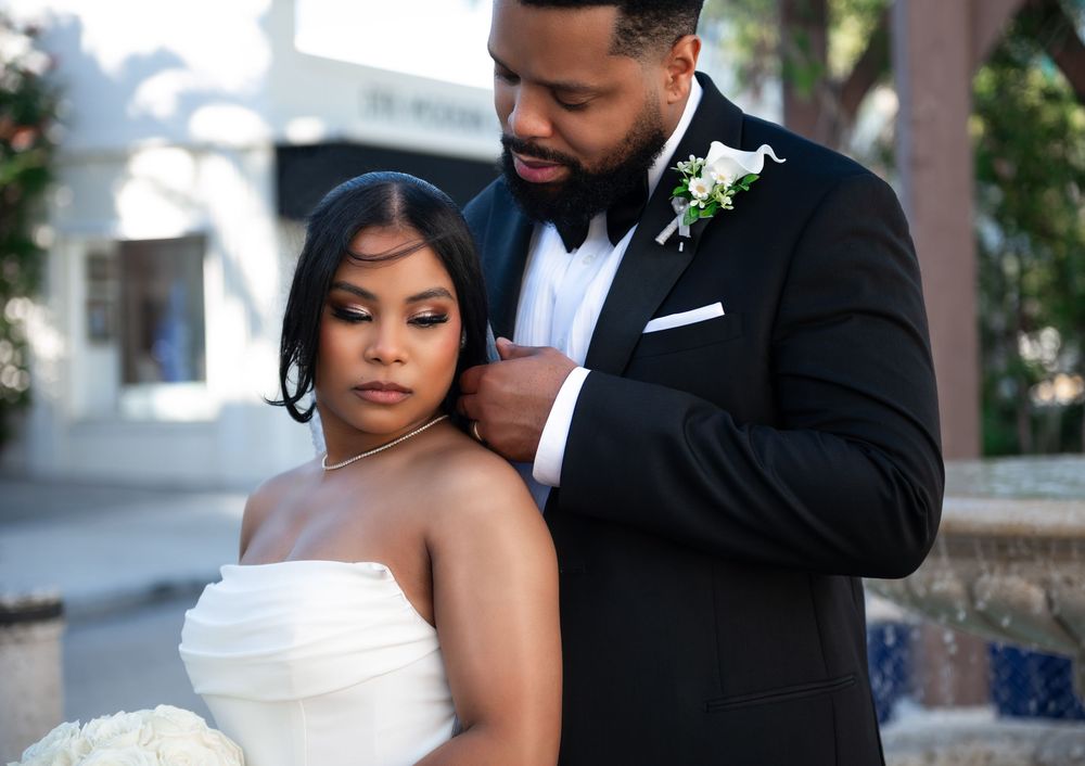 Bride and groom portraits on Worth Avenue in Palm Beach