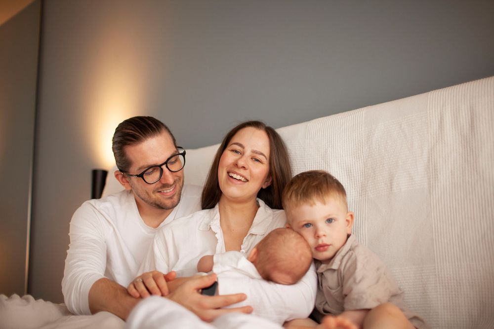 familie foto i naturlig omgivelser