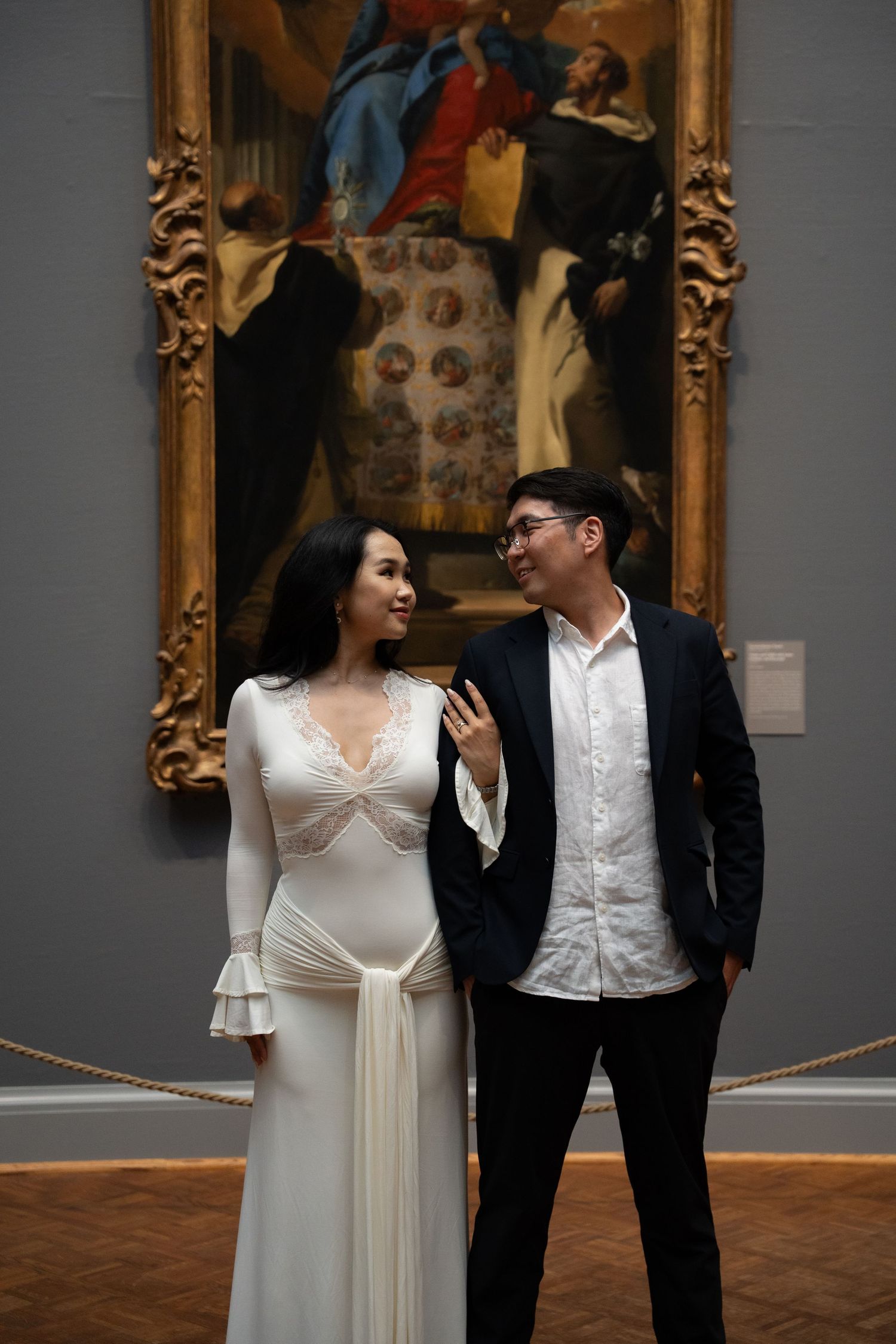 Indoor pre-wedding photoshoot in Chicago Illinois at the Art Institute of Chicago.