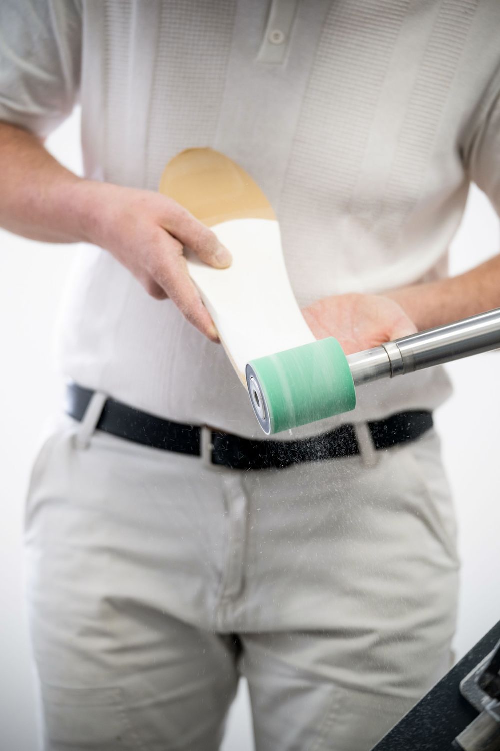 Businessfotografin dokumentiert Einlagenanpassung bei Ortho-Expert Ingwald