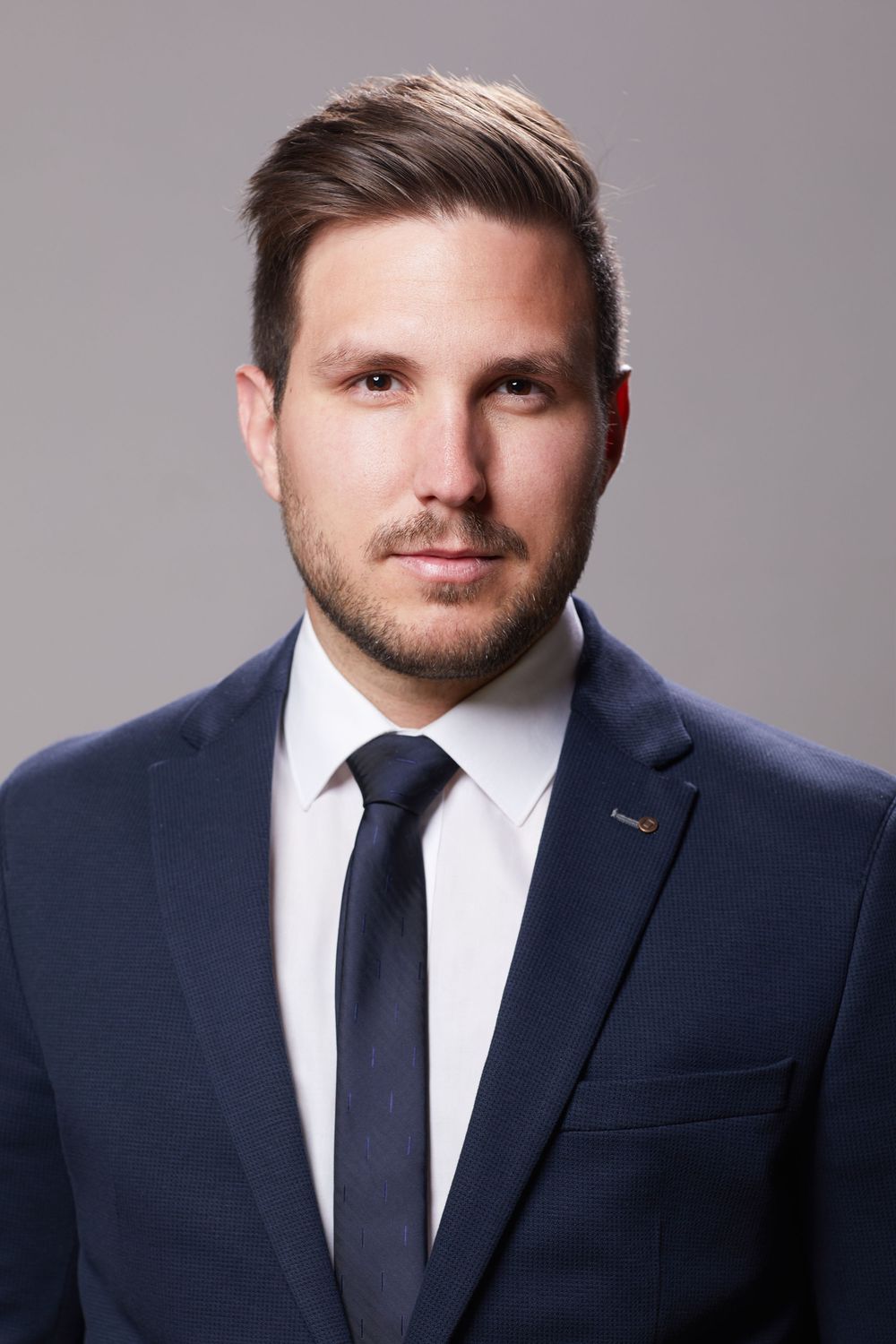 Headshot jellegű portréfotó CV és LinkedIn profilhoz, Budapesten