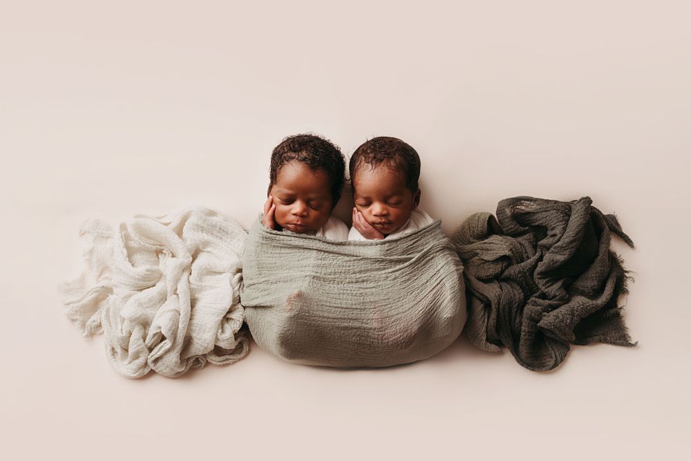 Houston Texas twin newborn photographer in the comfort of your home.