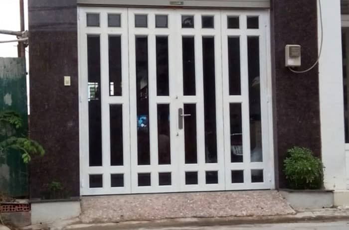 Sử dụng cửa sắt kính cường lực mang lại sự bền bỉ và lâu dài cho công trình của bạn
