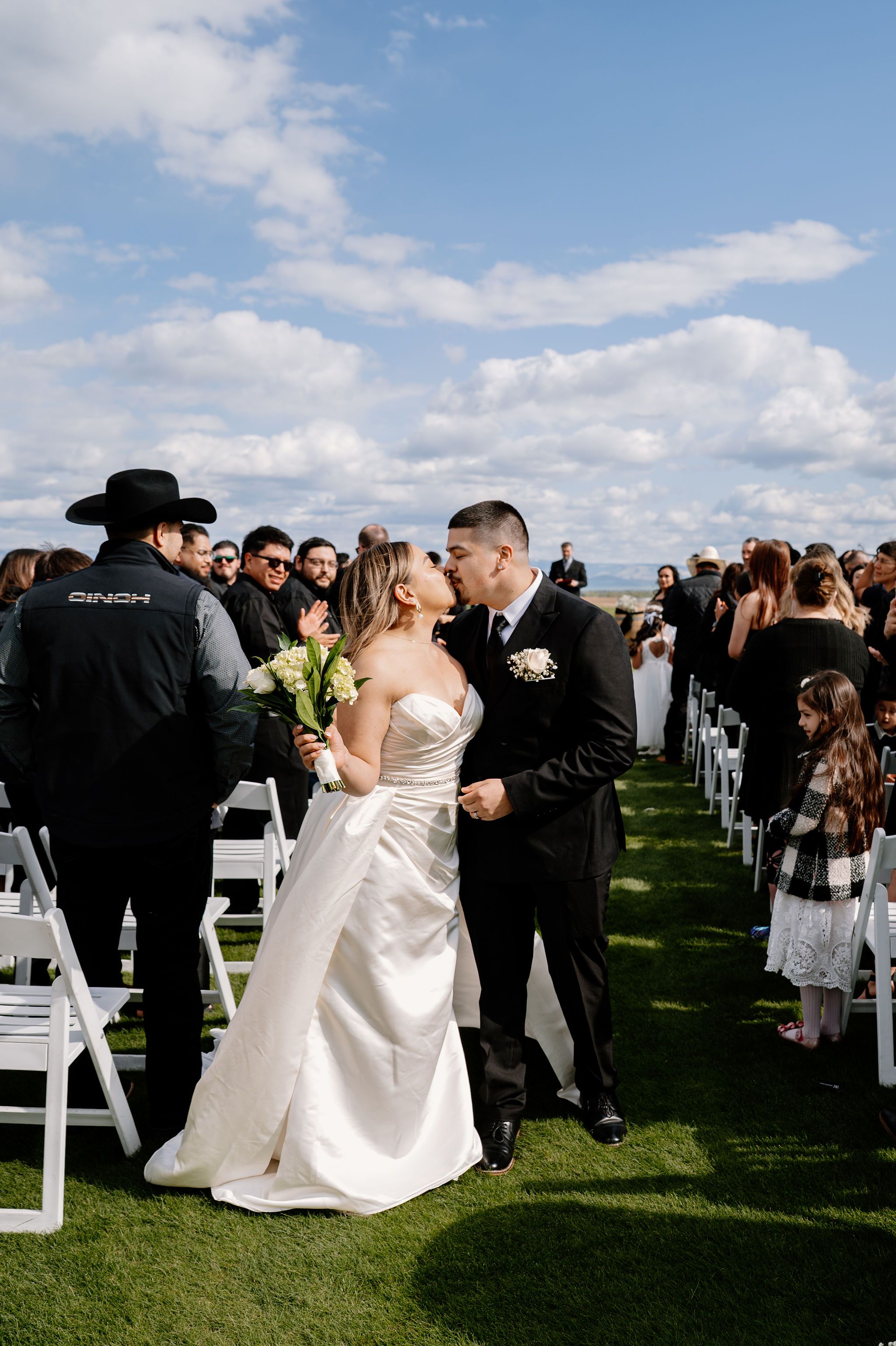 Wine Valley Golf Club wedding ceremony in the spring