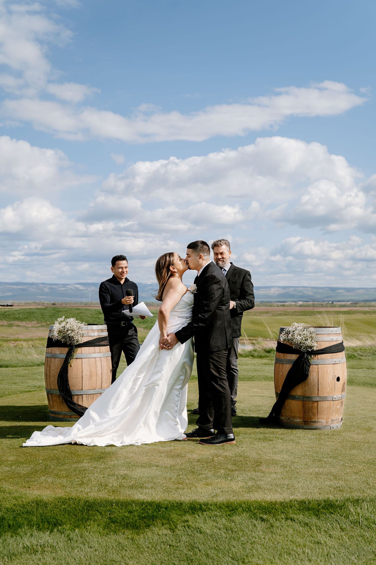 Wine Valley Golf Club wedding ceremony in the spring