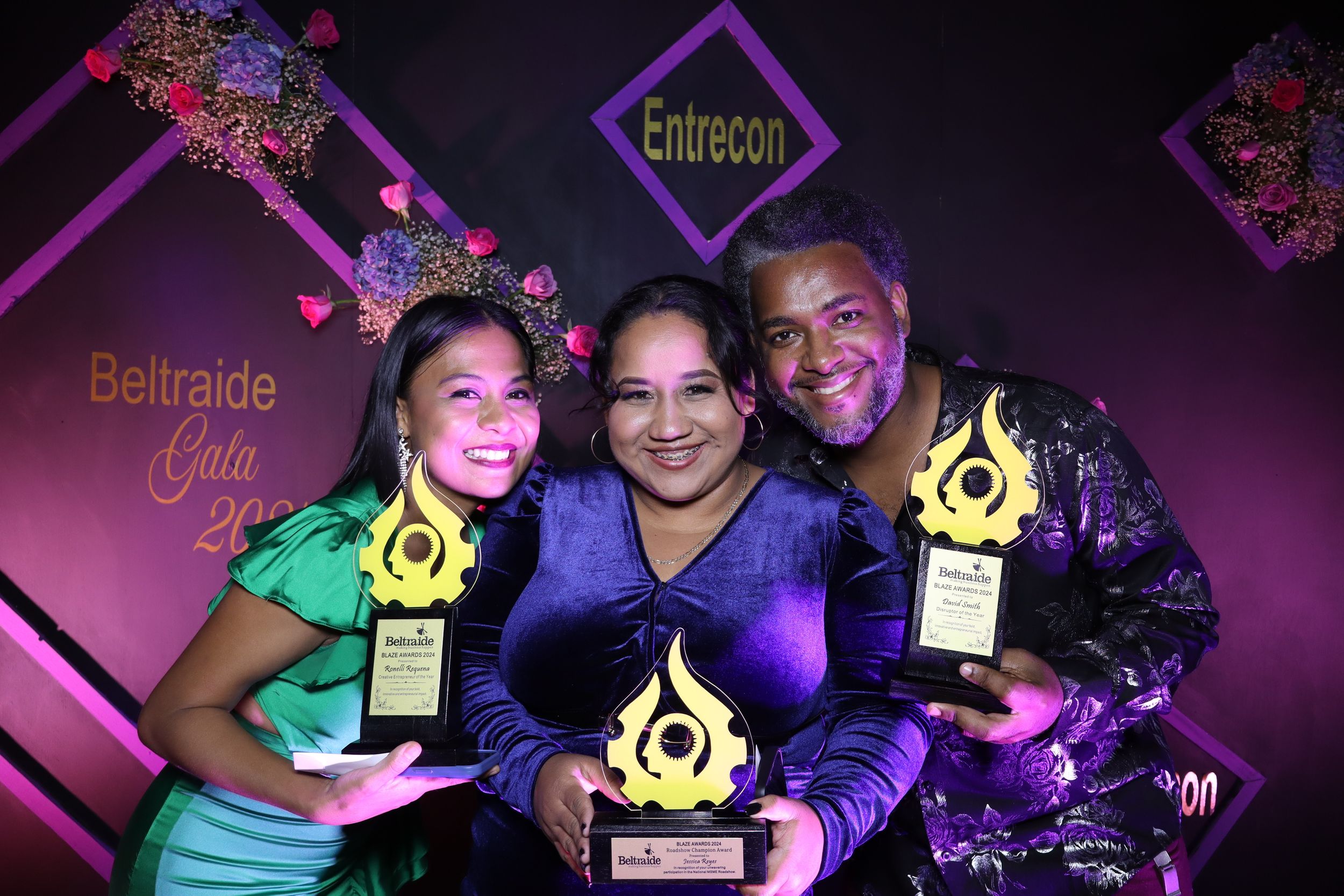 A Gala night to remember! Awardees stopped by our photo booth to capture those proud smiles after winning their awards at a corporate gala!