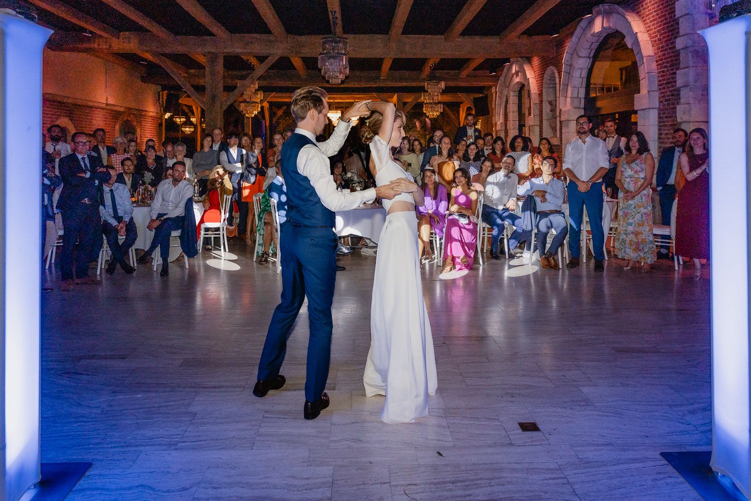 Photographe mariage Lille : instant magique lors de l’ouverture du bal, captura avec douceur.