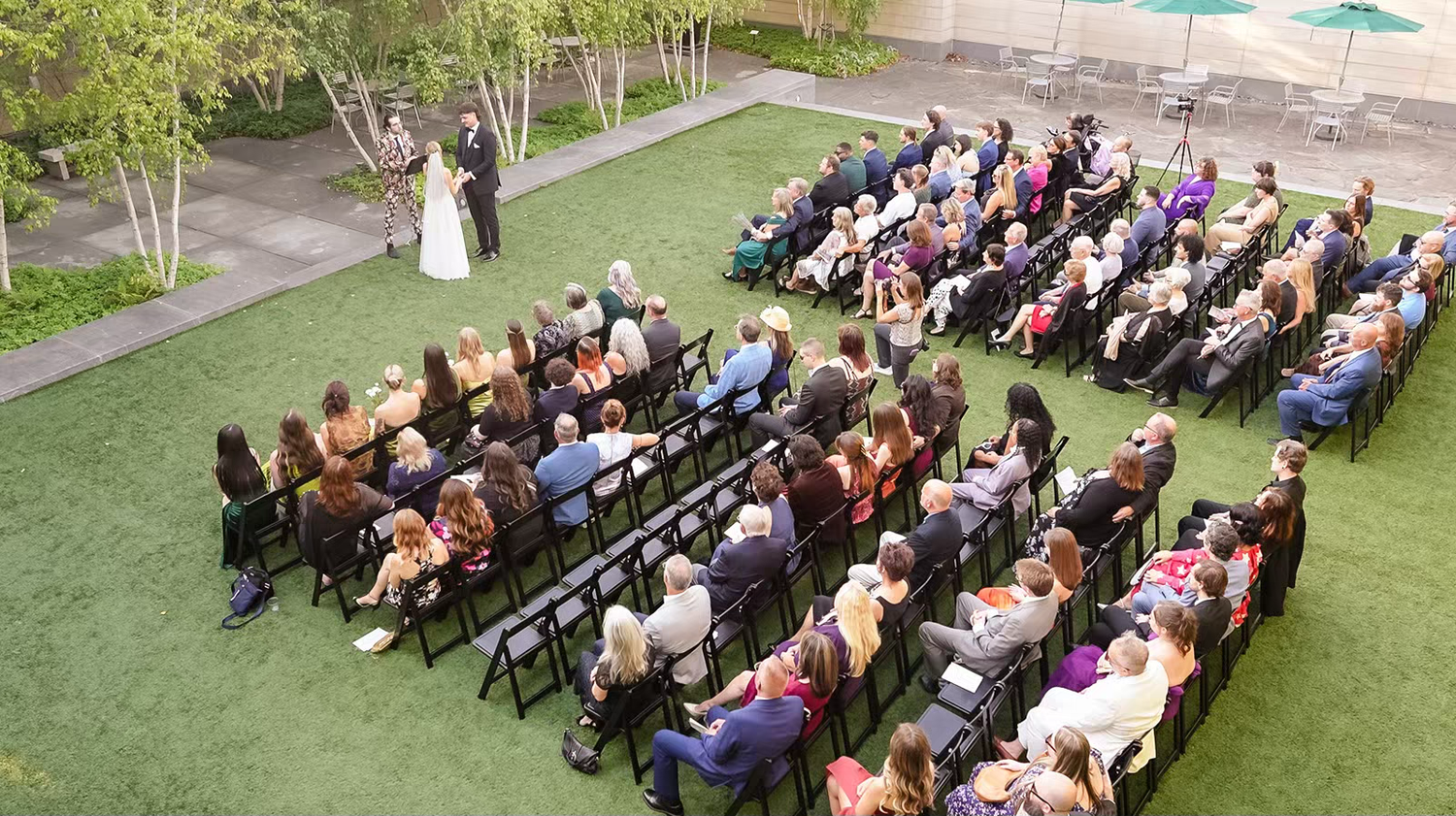 Outdoor wedding ceremony inColumbus Ohio Wedding Venues