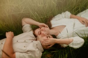 an oregon coast wedding photographer specializing in elopements and intimate weddings for adventurous, emotive couples