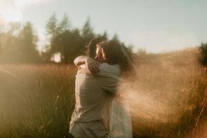 an oregon coast wedding photographer specializing in elopements and intimate weddings for adventurous, emotive couples