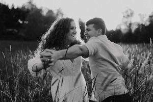 an oregon coast wedding photographer specializing in elopements and intimate weddings for adventurous, emotive couples