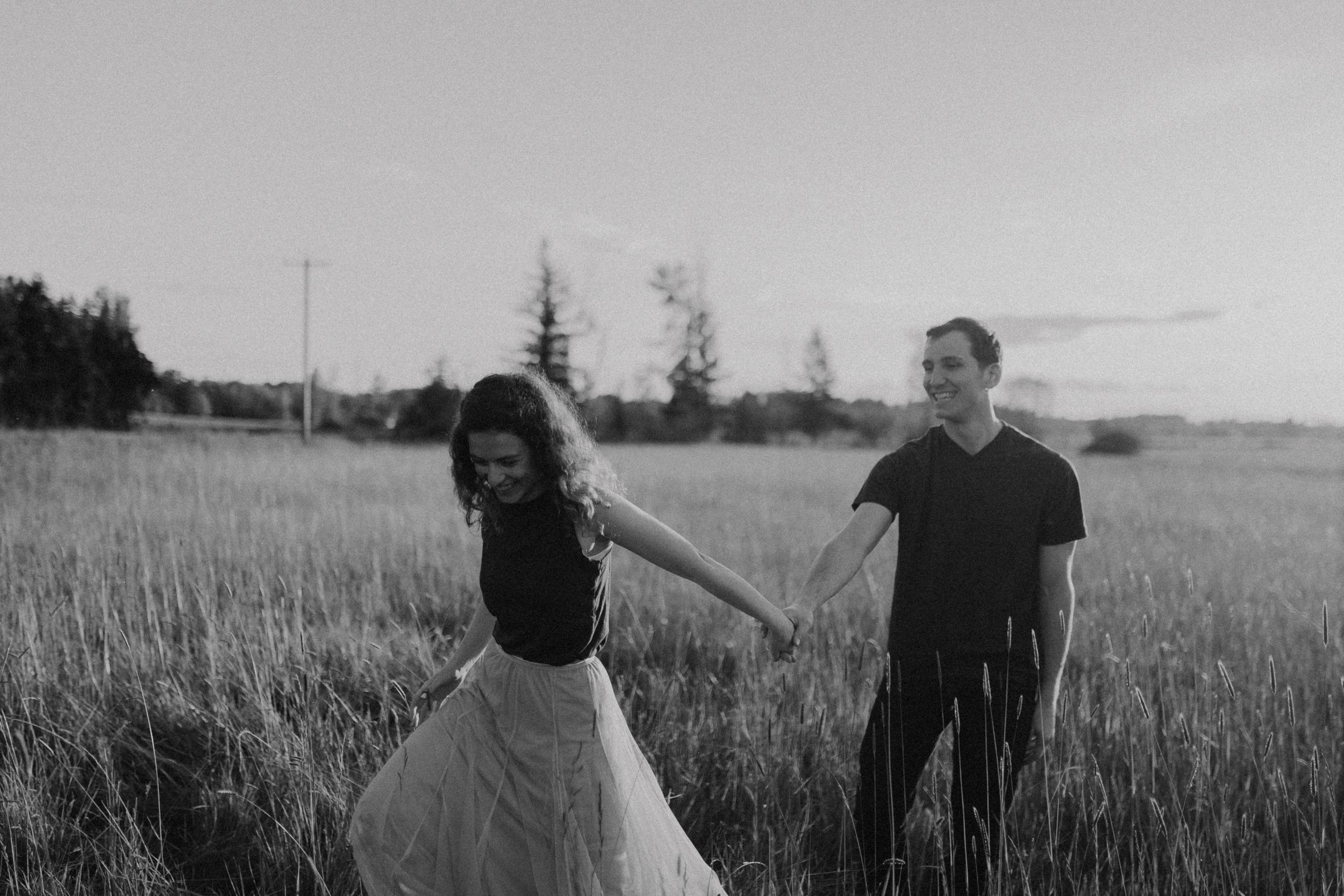 an oregon coast wedding photographer specializing in elopements and intimate weddings for adventurous, emotive couples