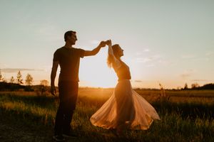 an oregon coast wedding photographer specializing in elopements and intimate weddings for adventurous, emotive couples