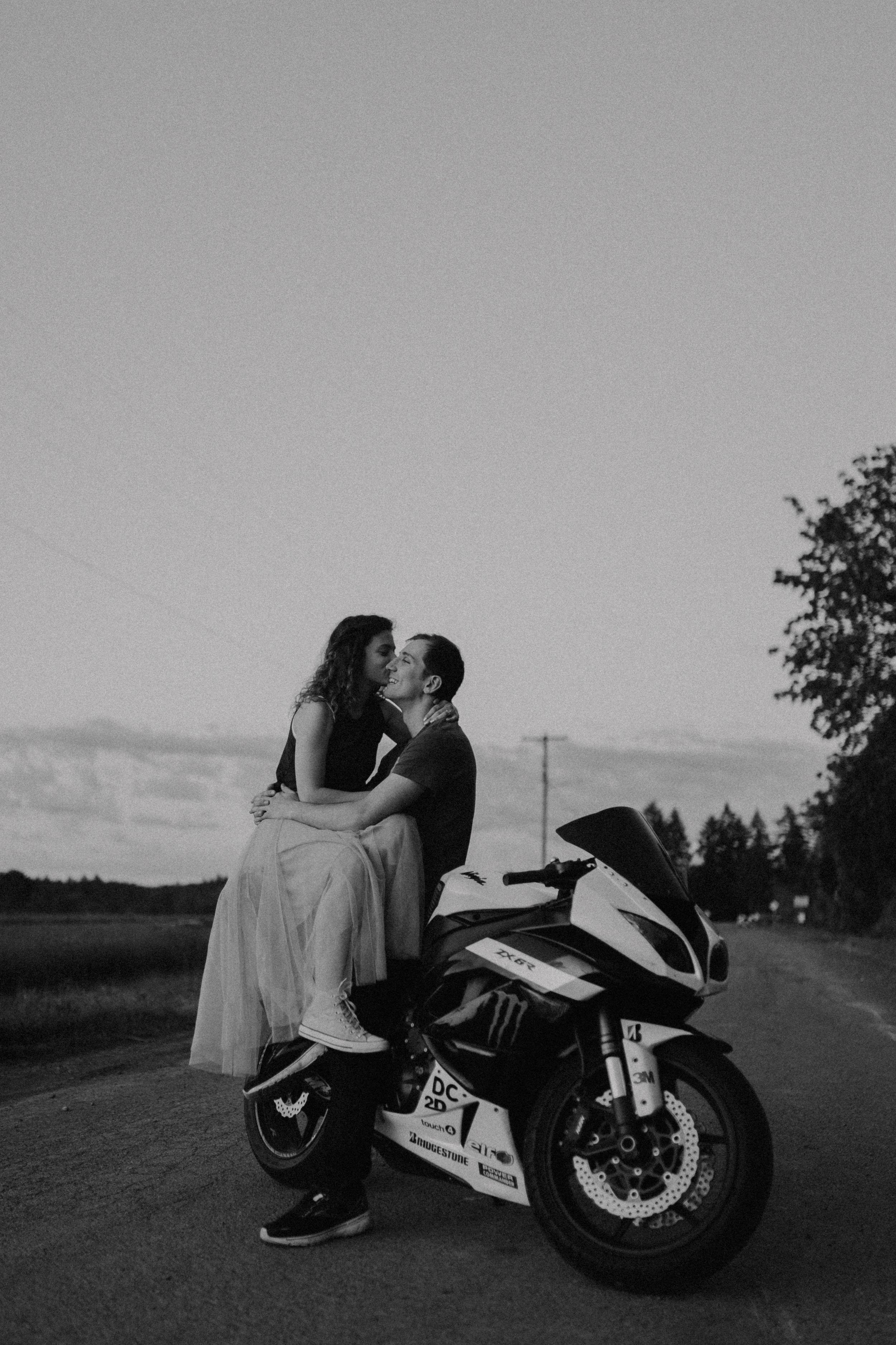 an oregon coast wedding photographer specializing in elopements and intimate weddings for adventurous, emotive couples