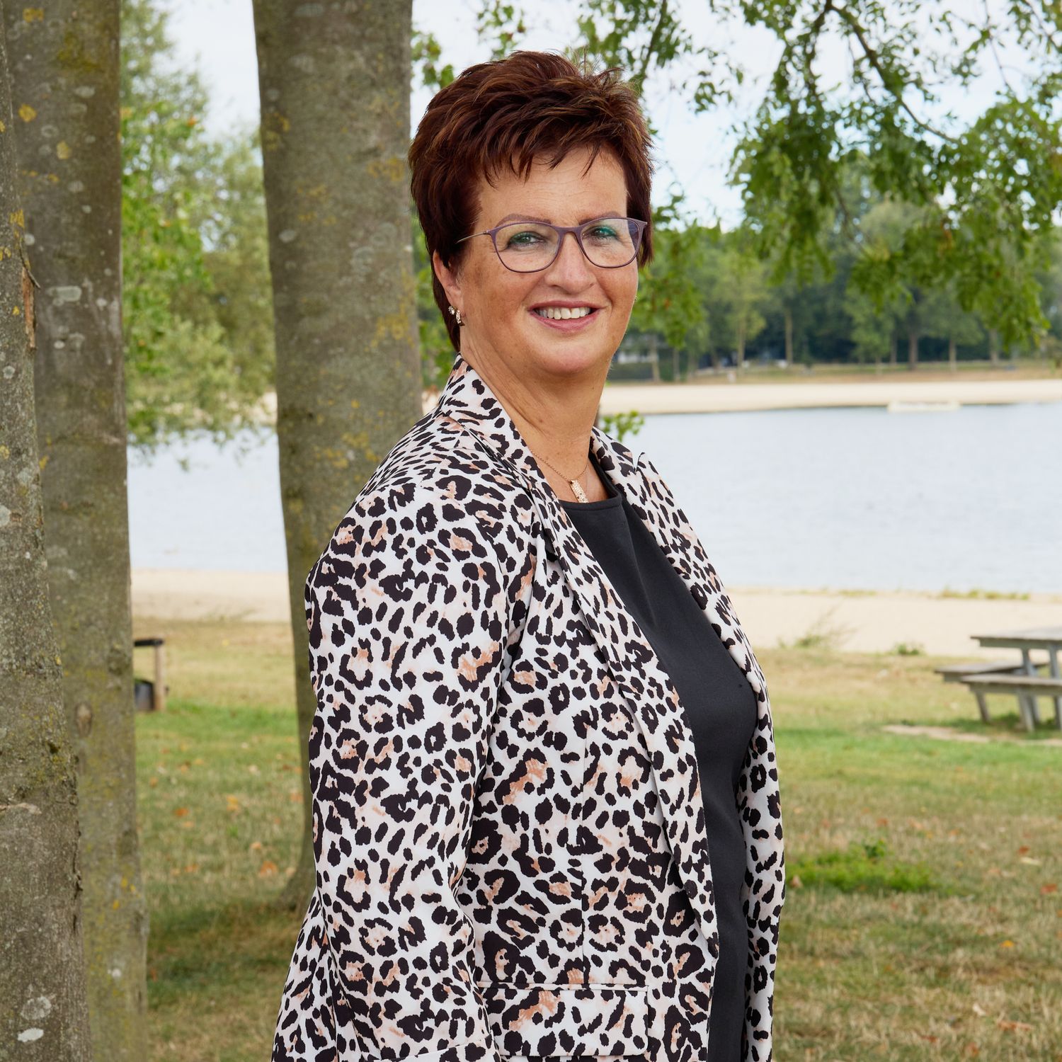 Branding fotoshoot outdoor, bij de Zandmeren Kerkdriel, vrouw met blazer