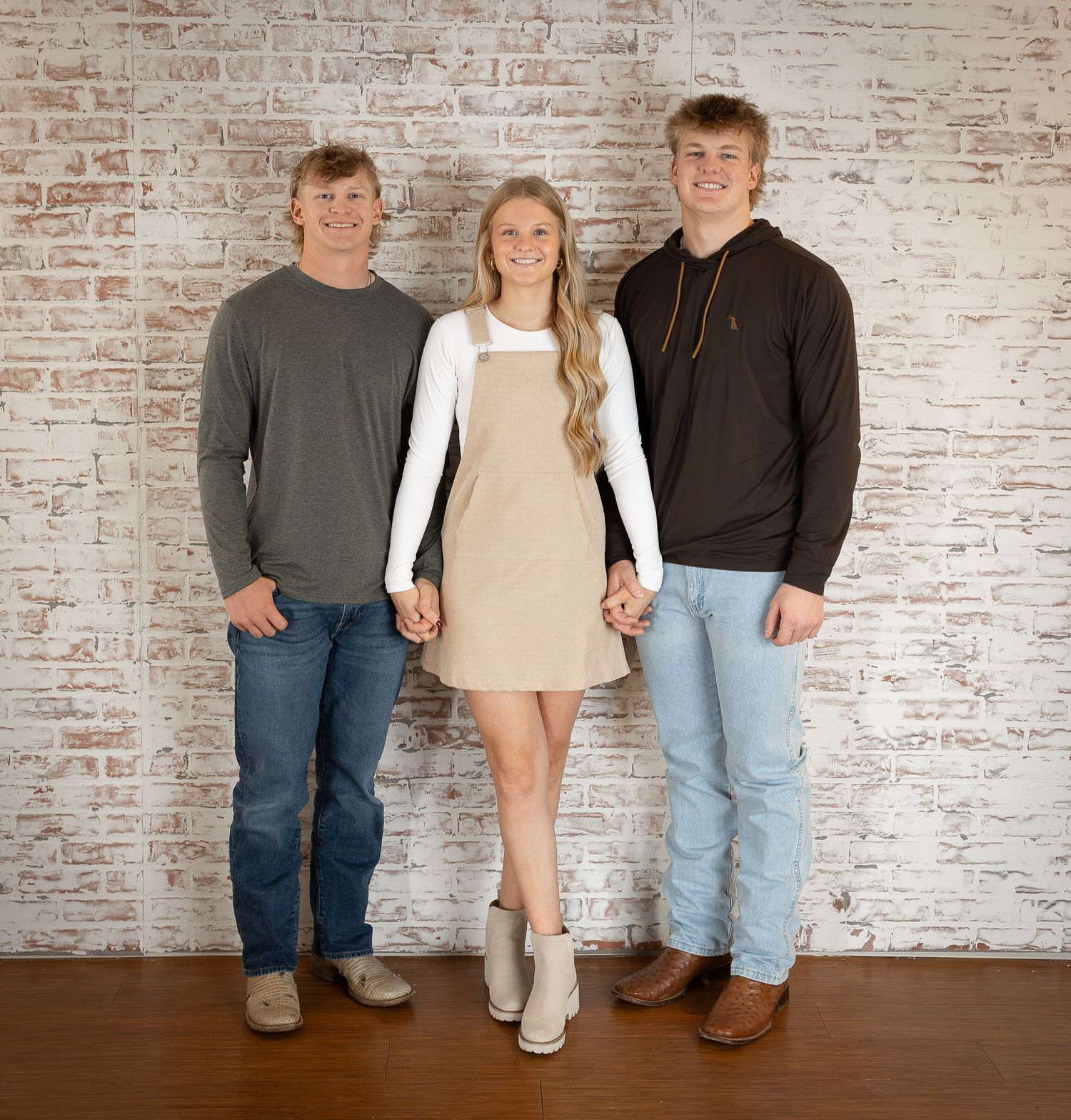 Family session at Studio Papio in Papillion, Nebraska.