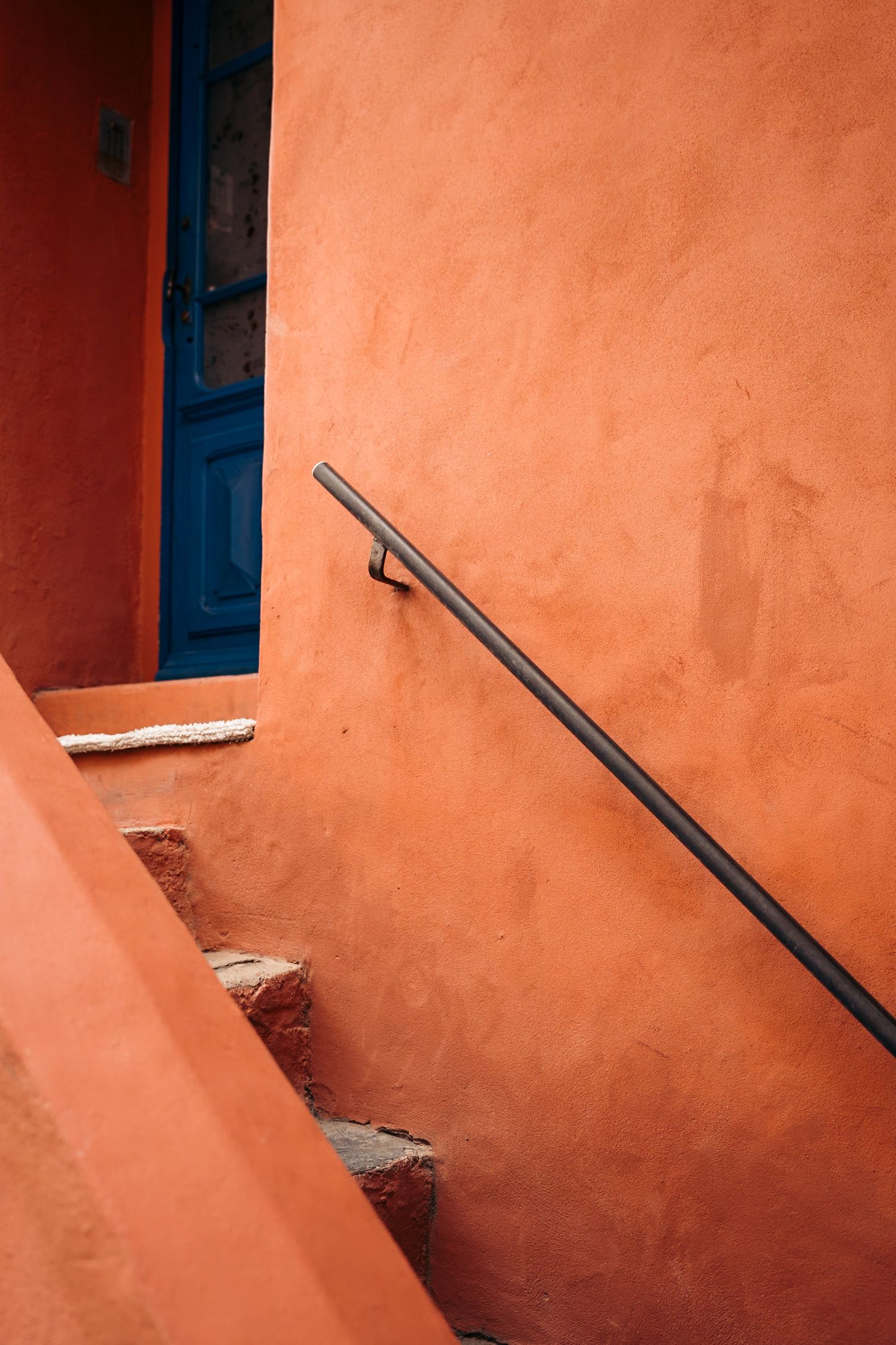 façade maison colorée à Collioure dans les Pyrénées Orientales
