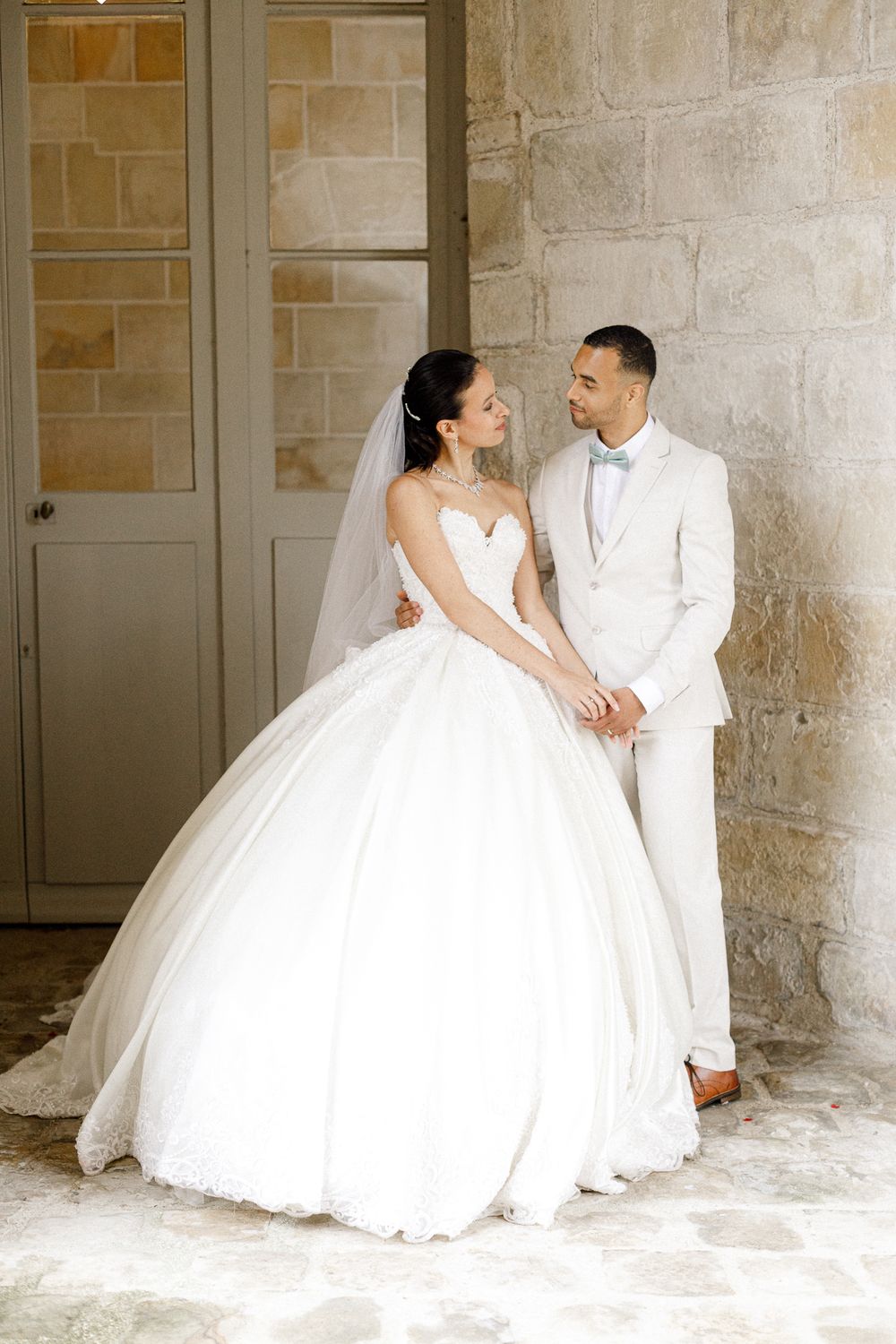 Photographe de mariage capturant des instants sincères et intemporels avec une approche artistique, élégante et naturelle.