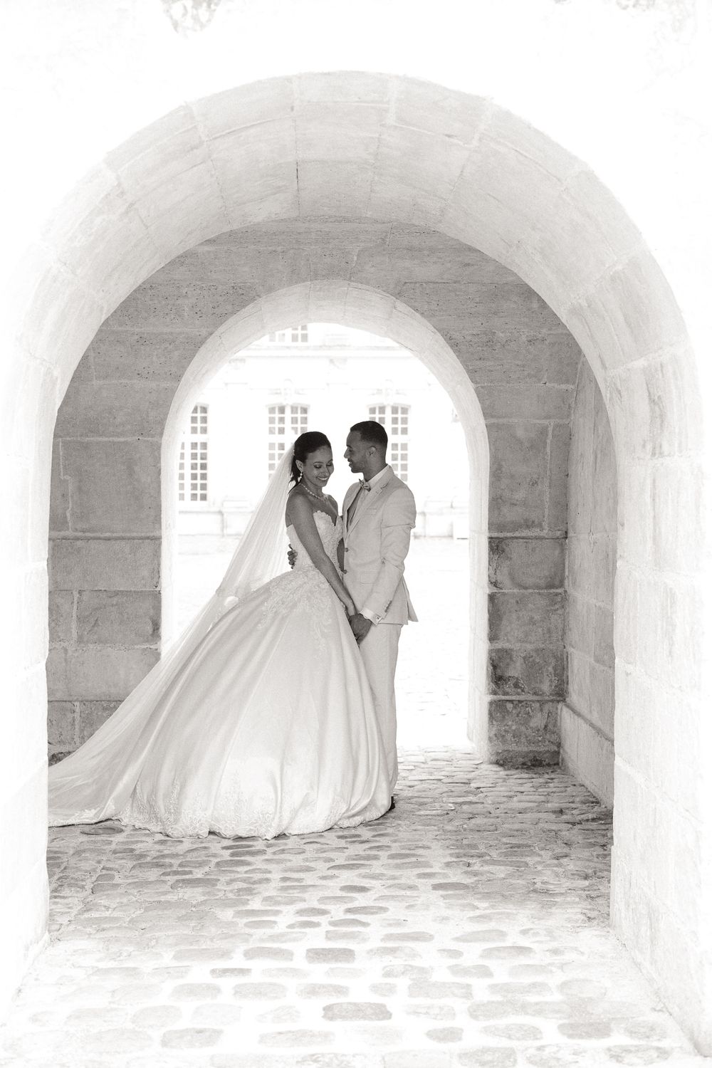 Photographe de mariage capturant des instants sincères et intemporels avec une approche artistique, élégante et naturelle.