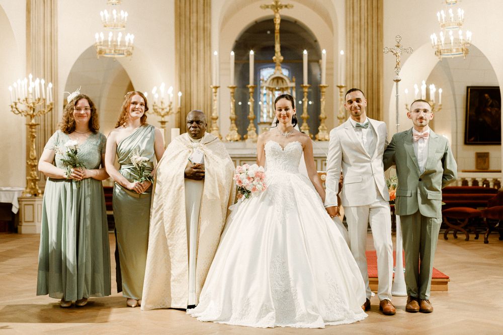 Photographe de mariage capturant des instants sincères et intemporels avec une approche artistique, élégante et naturelle.