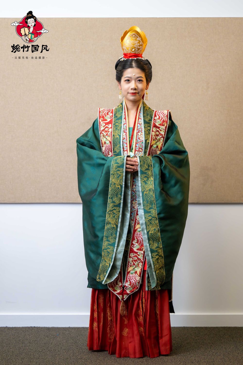 Dramatic stage photography of a traditional Hanfu fashion show featuring elegant performers, by an Auckland event photographer.