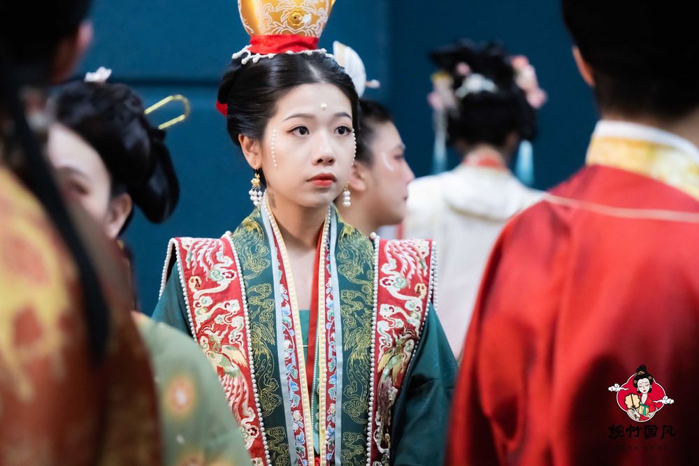 Dramatic stage photography of a traditional Hanfu fashion show featuring elegant performers, by an Auckland event photographer.