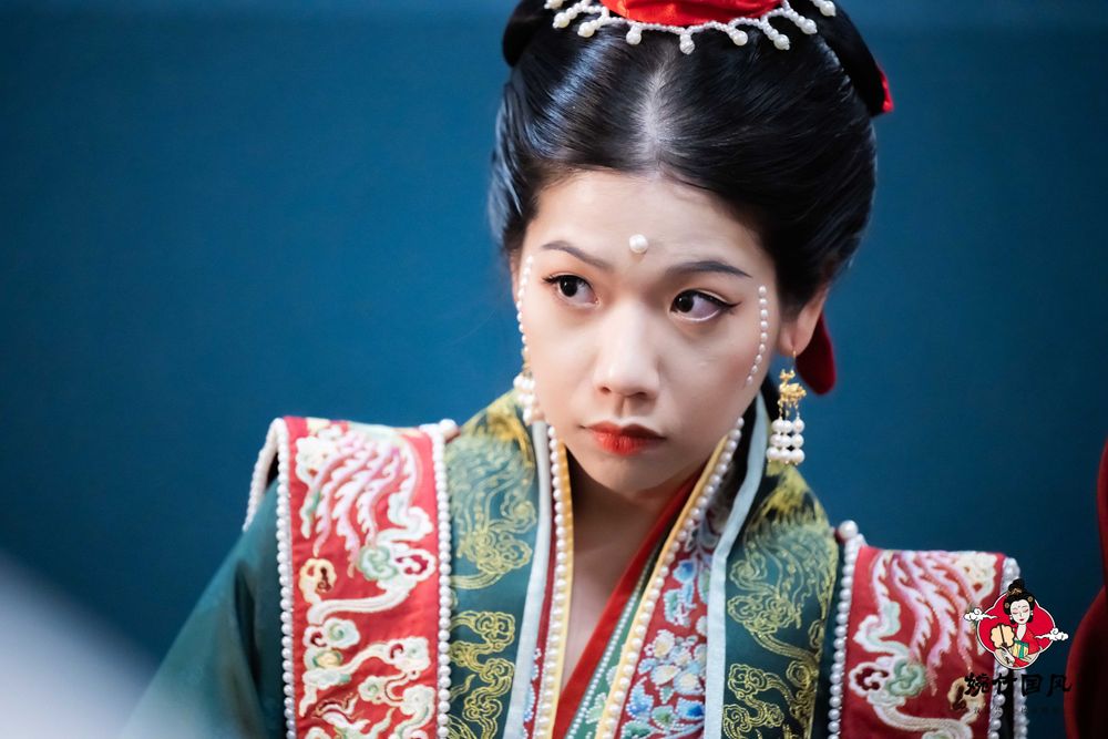 Dramatic stage photography of a traditional Hanfu fashion show featuring elegant performers, by an Auckland event photographer.