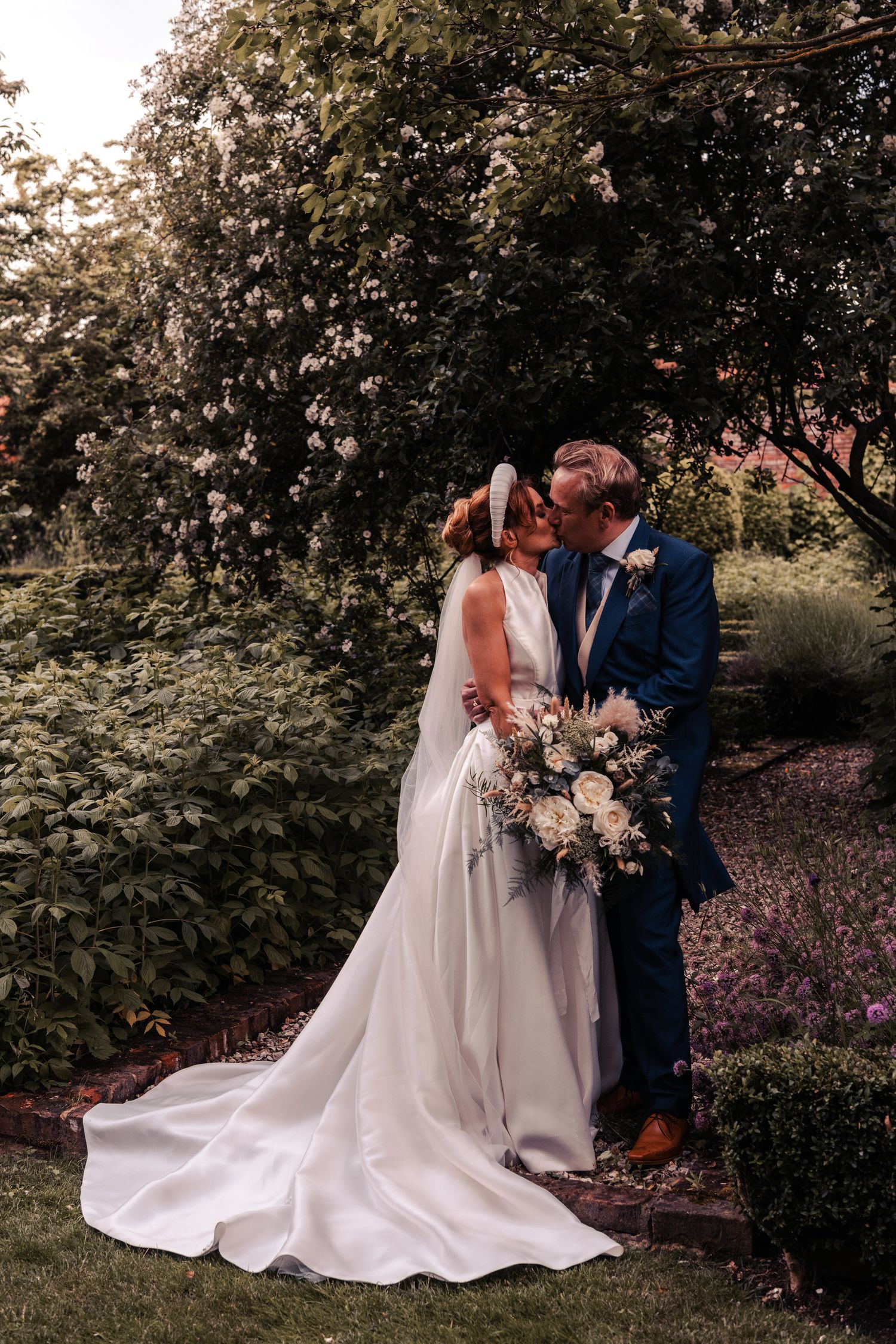 candid romantic atmospheric wedding photography by Rose and Rainbow Photography