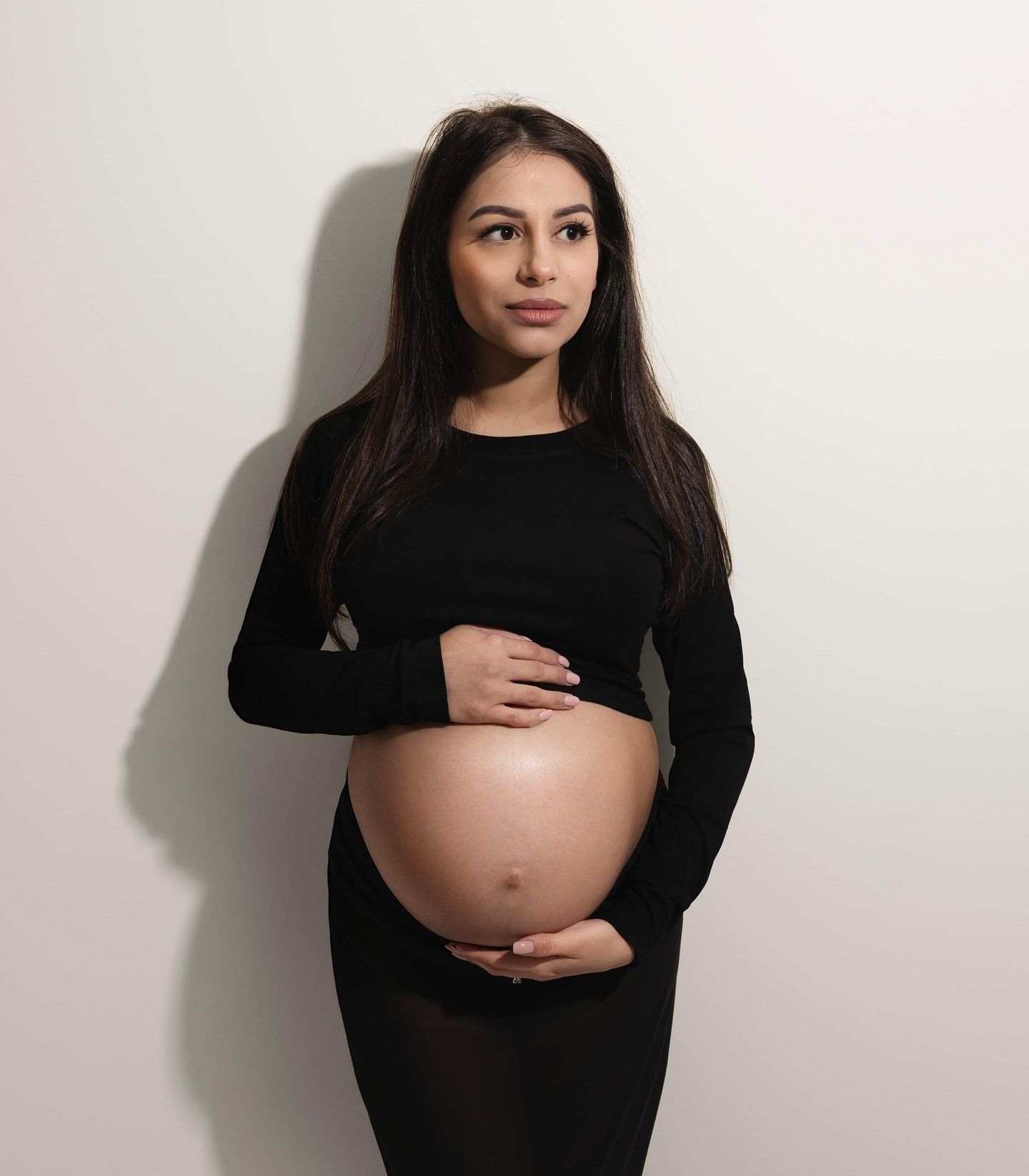 Maternity photoshoot capturing the beauty of pregnancy, celebrating the journey, and embracing the glow of motherhood. Elizabeth Lang Photo
