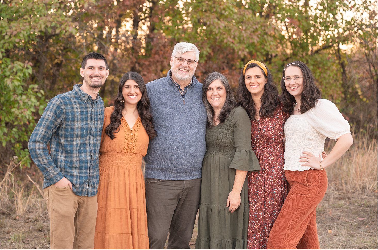 Large extended family session in fall by Bartlesville Family photographer Kristi Bray