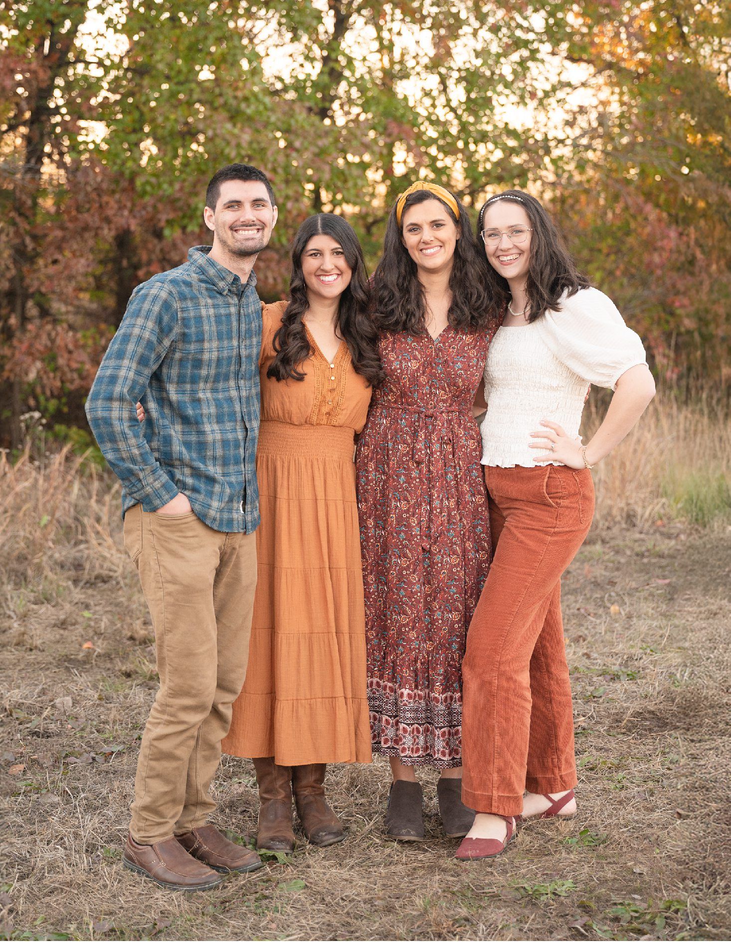 Large extended family session in fall by Bartlesville Family photographer Kristi Bray