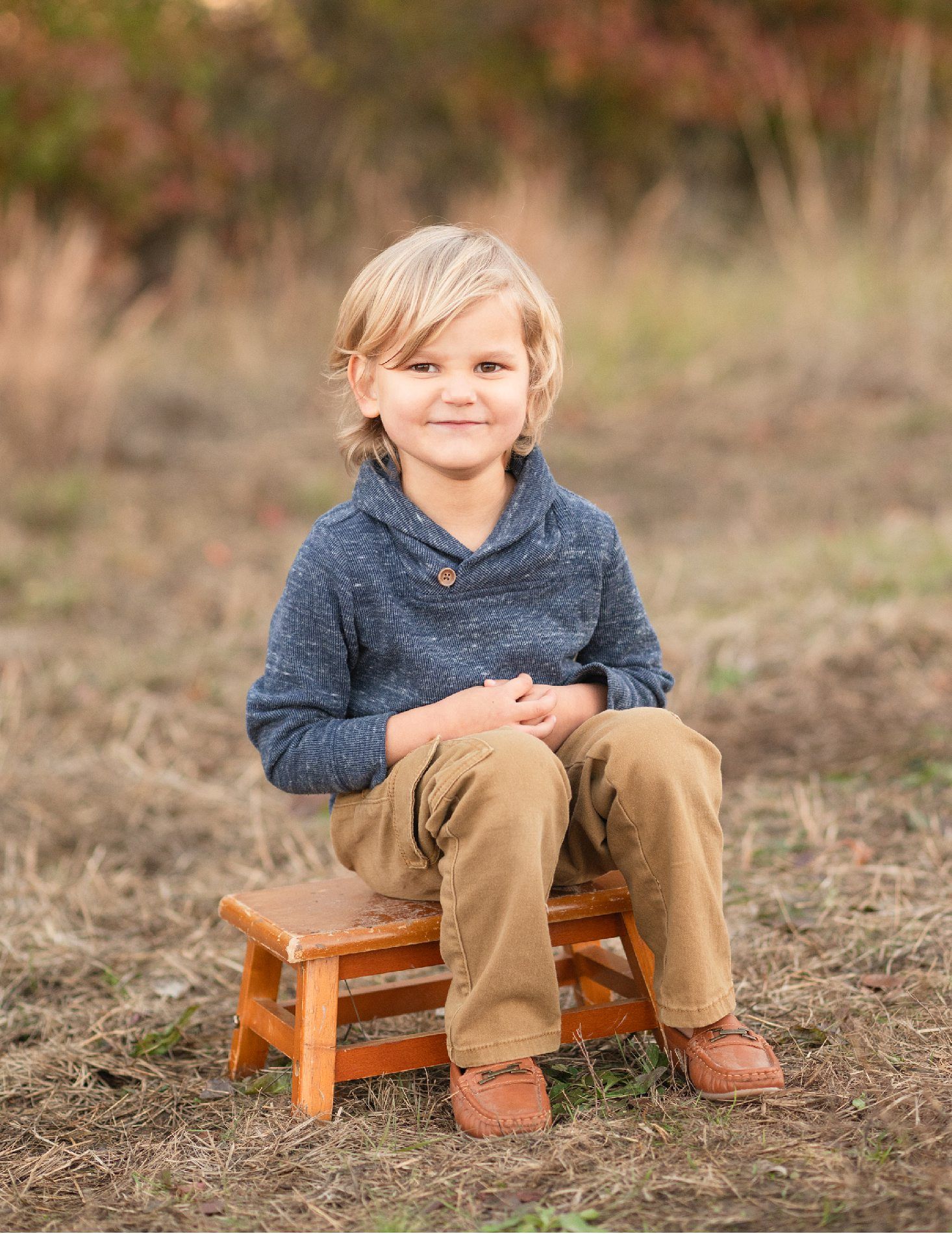 Large extended family session in fall by Bartlesville Family photographer Kristi Bray