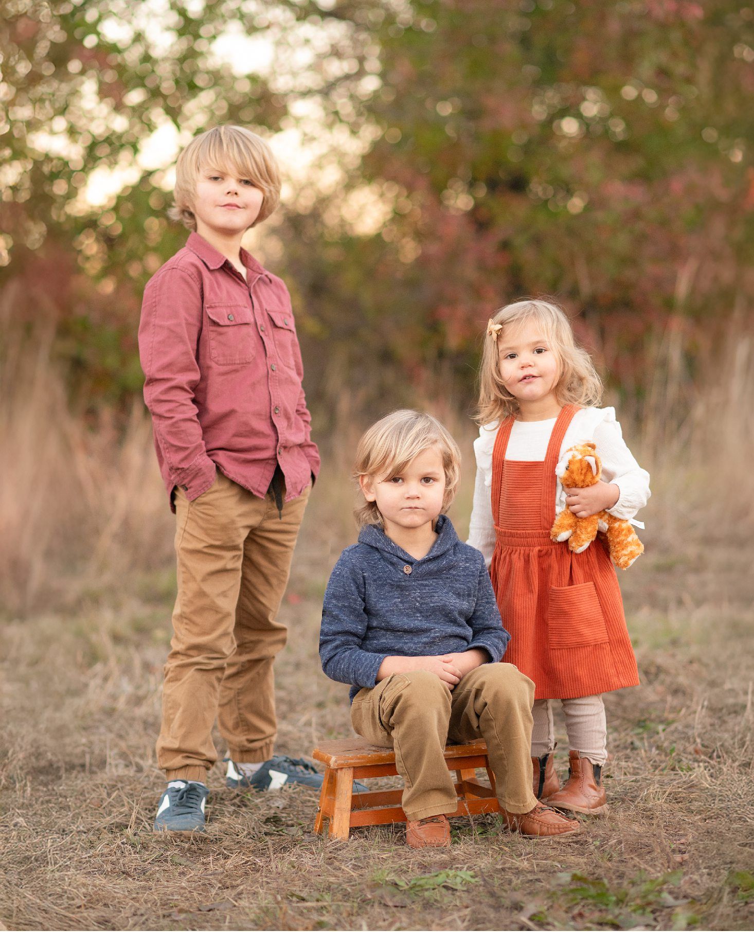 Large extended family session in fall by Bartlesville Family photographer Kristi Bray