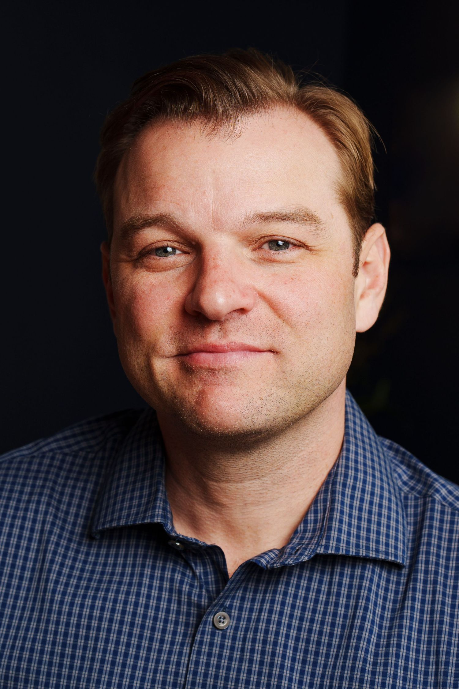 Professional headshot in Potomac, MD. Photographed by Joey Rushfield of the DMV area.