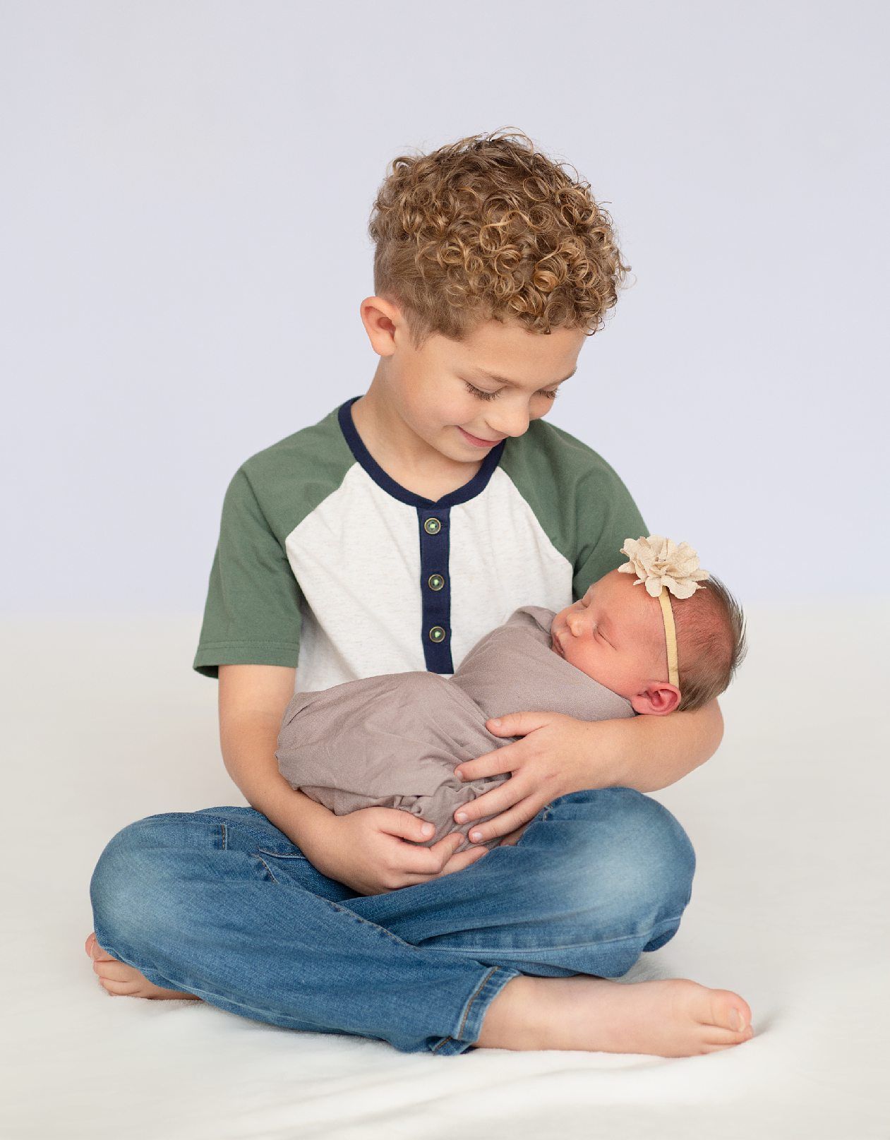 Newborn girl with family in natural light studio by Bartlesville Newborn Photographer Kristi Bray Photography