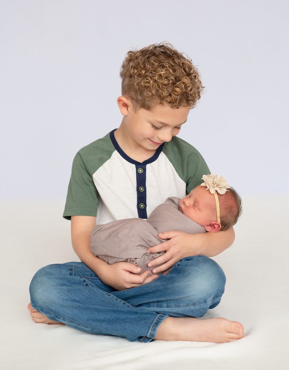 Newborn girl with family in natural light studio by Bartlesville Newborn Photographer Kristi Bray Photography