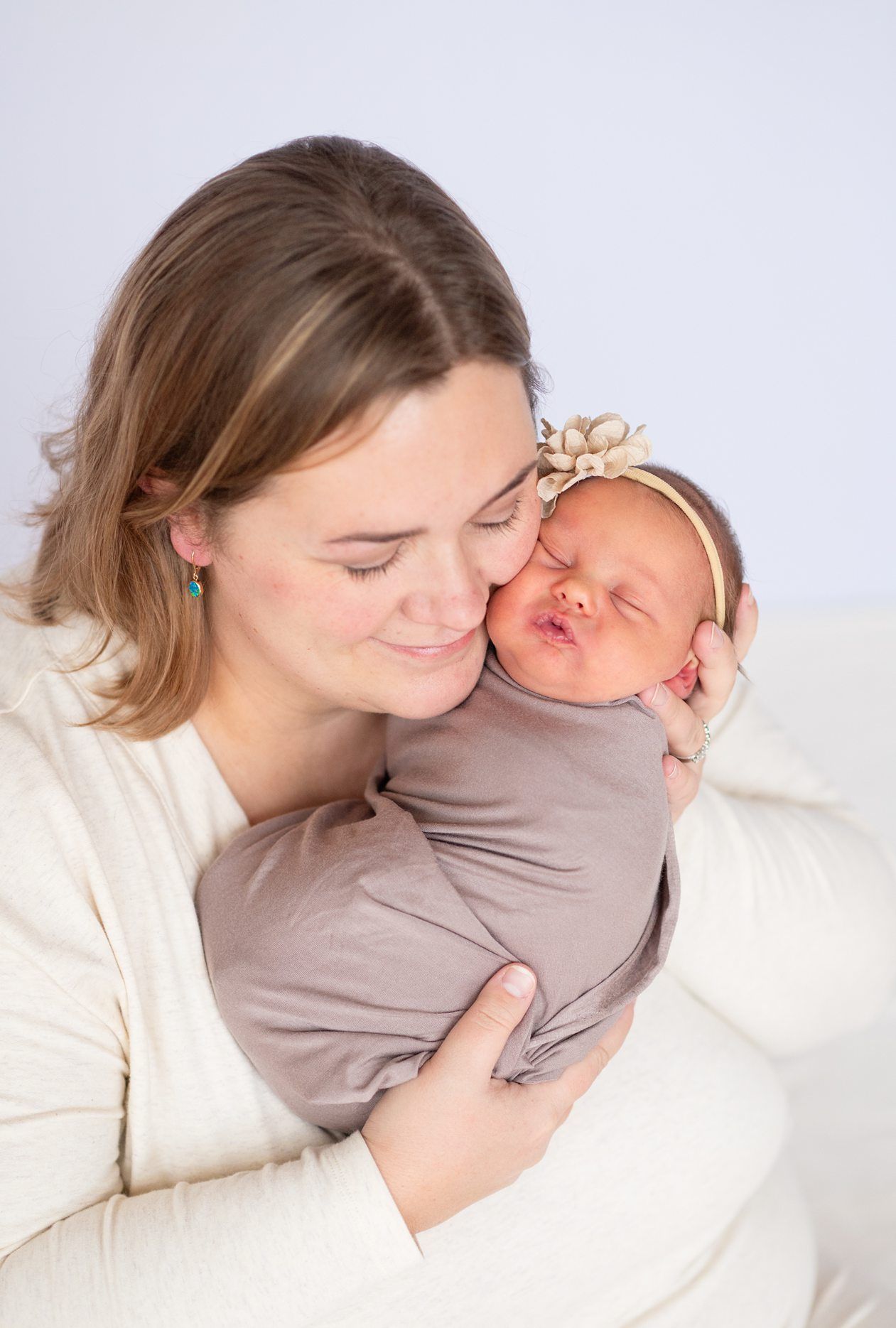 Newborn girl with family in natural light studio by Bartlesville Newborn Photographer Kristi Bray Photography