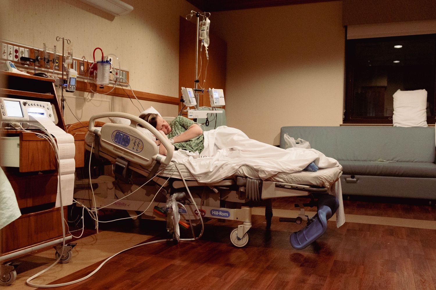 Mother in labor at Women's  Hospital in Houston, TX — birth photography by Evervine