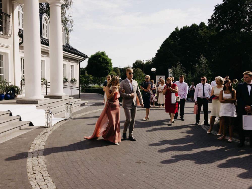 Reportaż z ceremonii kościelnej w plenerze, Hotel Afrodyta