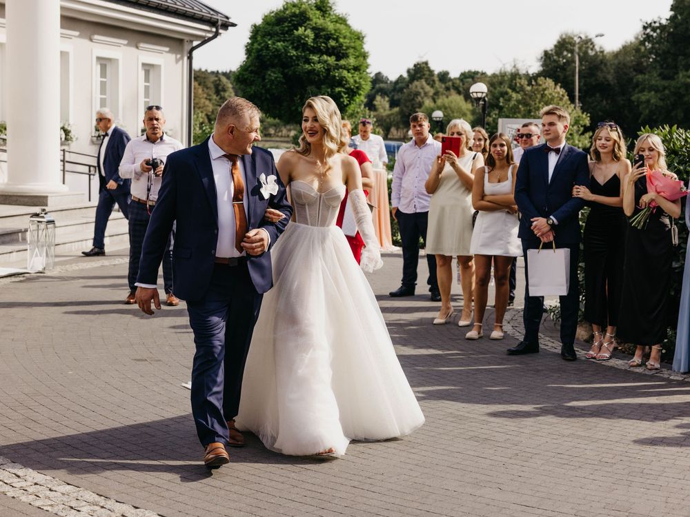 Kościelna ceremonia plenerowa, wesele Radziejowice
