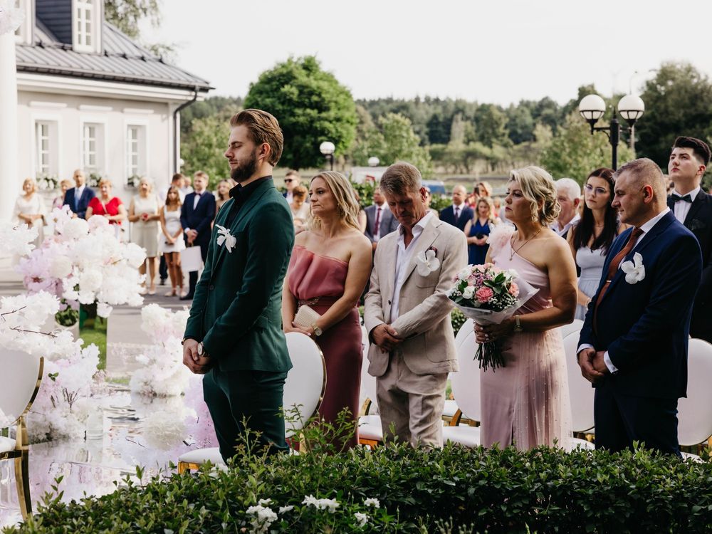 Ceremonia wśród kwiatów w ogrodach Hotelu Afrodyta