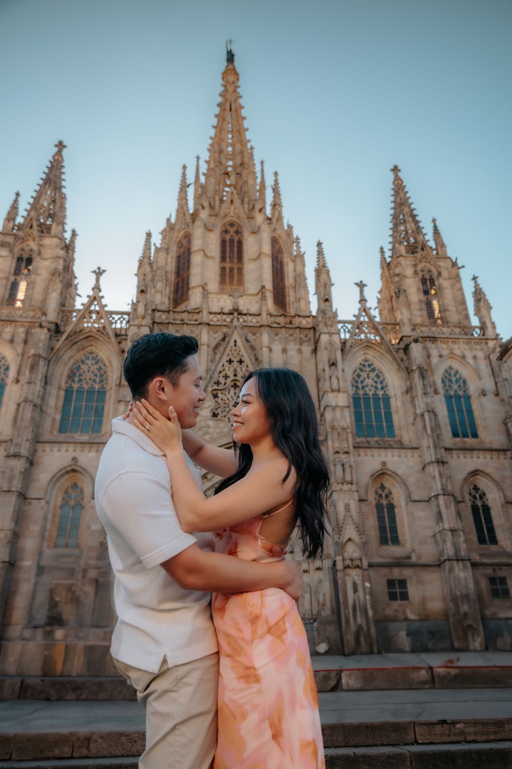 May and Jonathan standing in front of the golden Cascada Monumental.