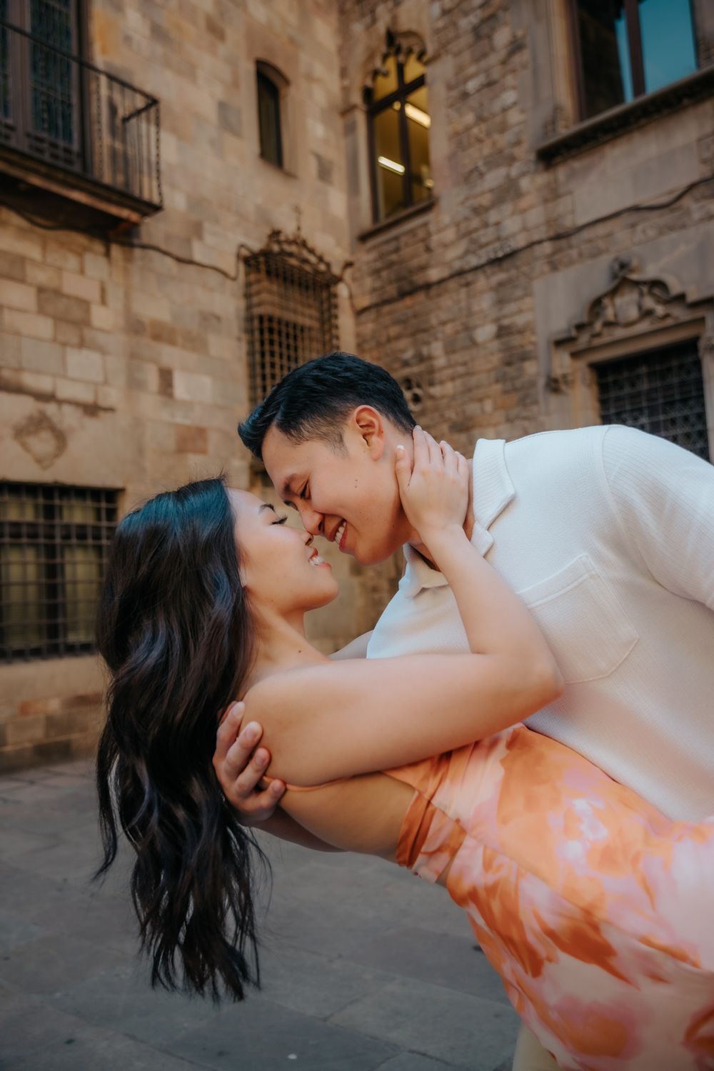 Couple enjoying the quiet moment of the day in Barcelona streets.