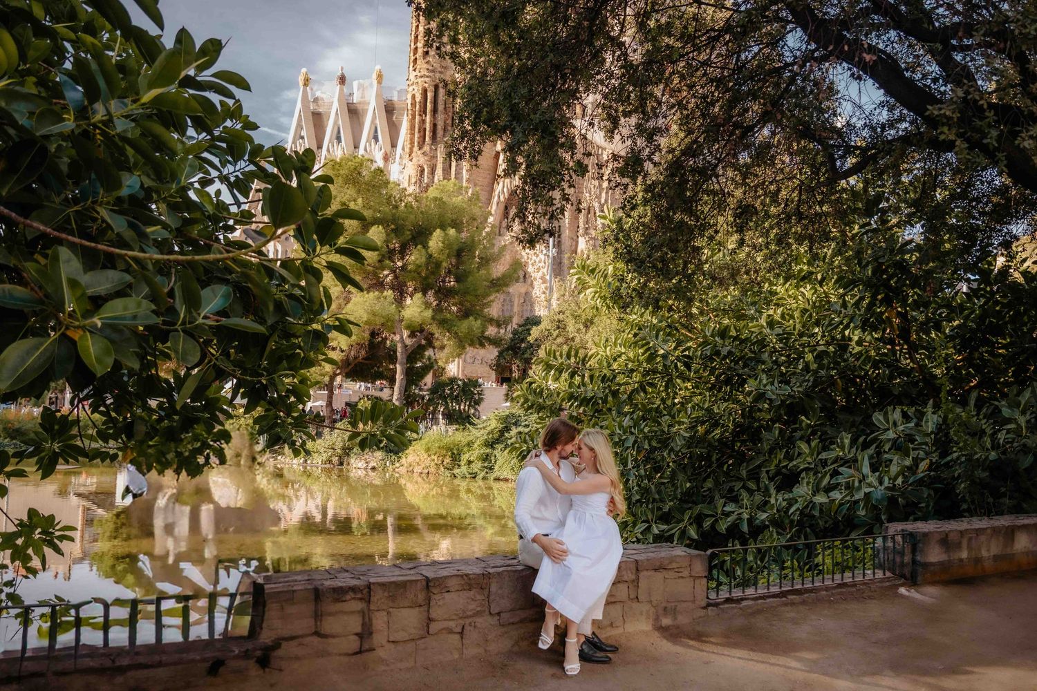 Candid Barcelona photographer capturing deep devotion between newlyweds.
